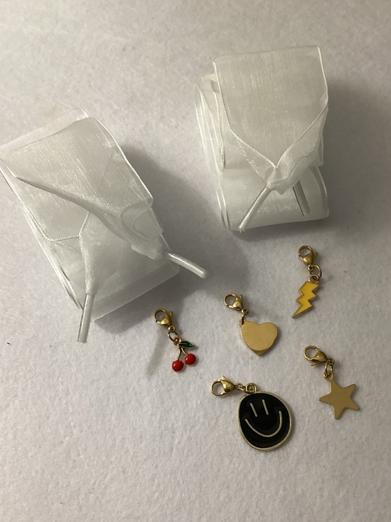 Steve Madden Accessories - Steve Madden 5-pc. Shoe Charms with Dust Bag and Ribbon Shoe laces
